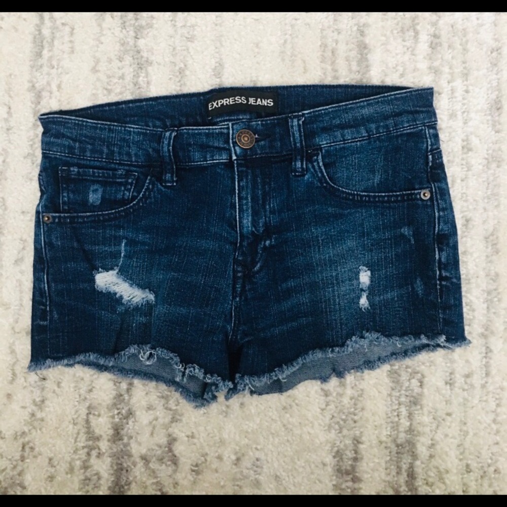 Express low rise denim shorts size 6